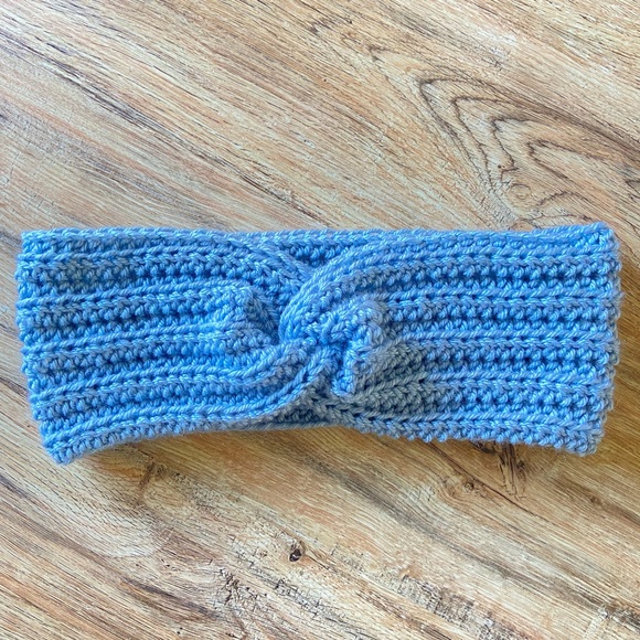 Super Soft Women’s Icy Blue Crochet Earwarmer Twist Design - Picture 1 of 2
